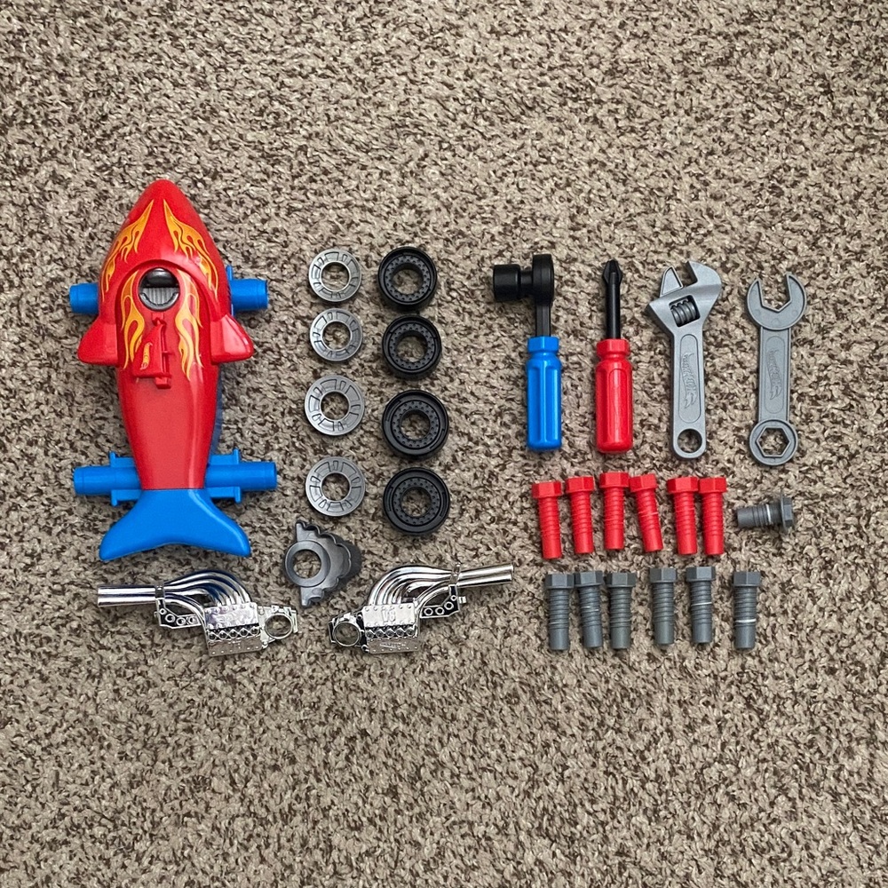 Hot Wheels Ready to Race Car Builder 29 Piece Toy Set